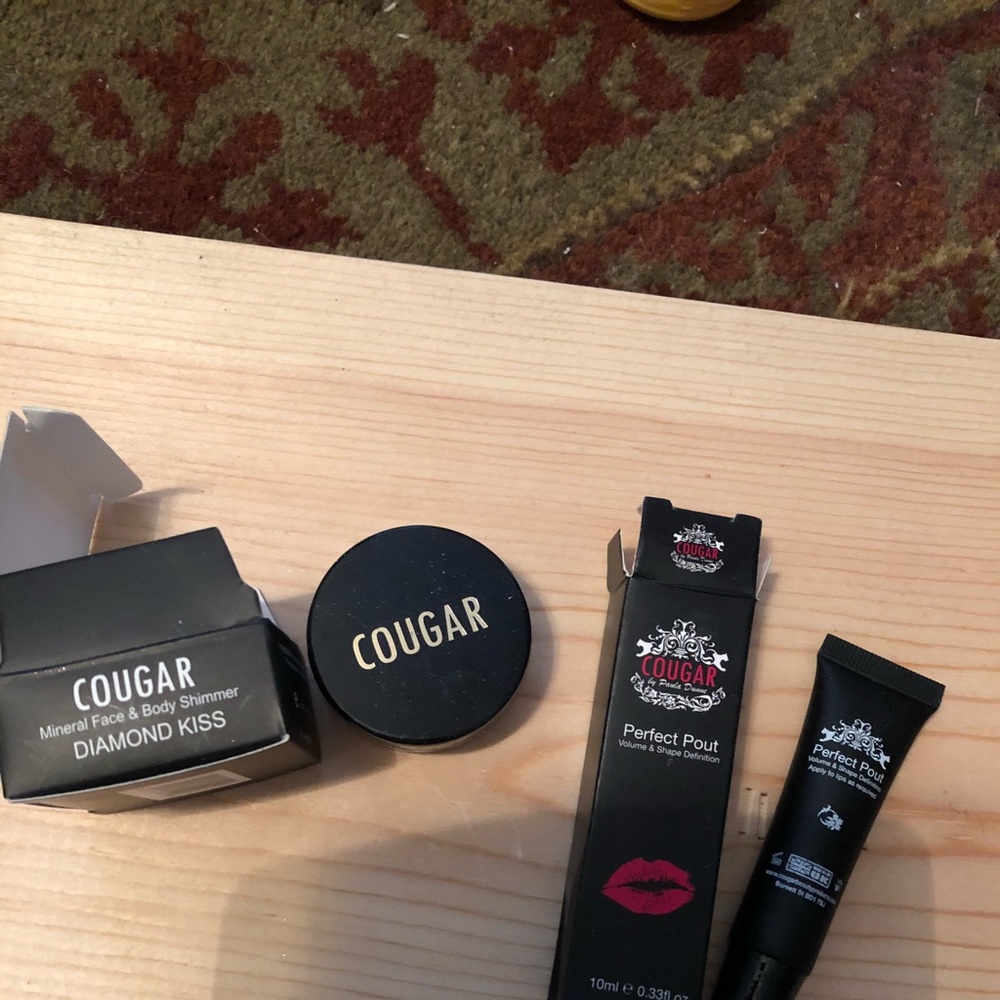 Mineral powder shimmer powder and pouty 👄 lips